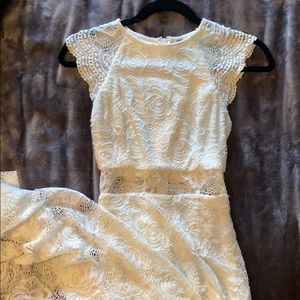 WHITE LACE MAXI DRESS